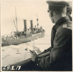 Jäänmurtaja Sampo kuvattuna Arcturuksen kannelta päivä ennen Vaasaan saapumista. 