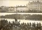 Senaattori Renwall pitämässä puhetta kotiin palanneille Jääkäripataljoona 27:n jääkäreille. 26.2.1918.