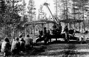 Tampellan valmistama 155 mm:n kanuuna vuodelta 1983 (155 K 83) hyväksyttiin Puolustusvoimien raskaaksi kanuunaksi 1980-luvulla. Tykkiä oli kehitetty 1960-luvulta alkaen.